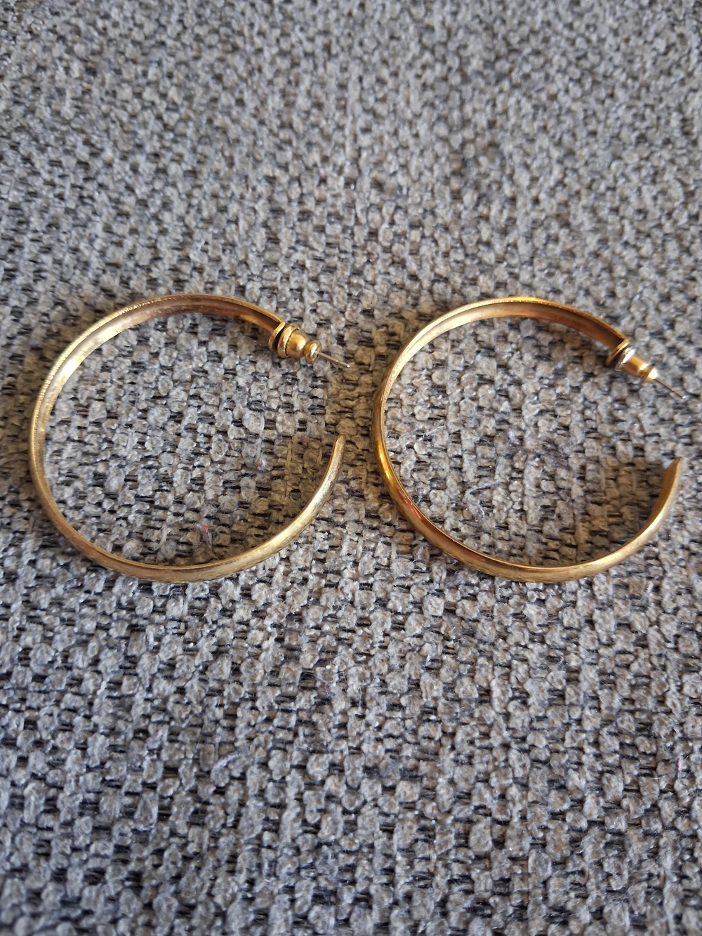 Vintage Gold-Tone Classic Hoop Earrings - Women's Jewelry